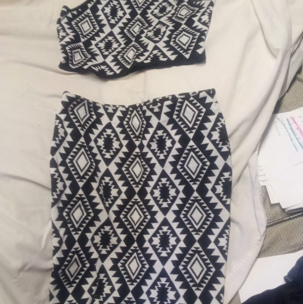 Rue 21 argyle pattern, kitted top and skirt.Black and white